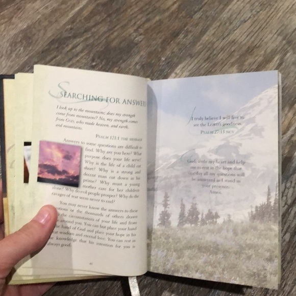 5/$10 Moments of Peace in the Presence of God hardback book - Picture 7 of 8